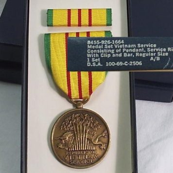 p 27955 ins1072 vietnam service medal fsm vsm